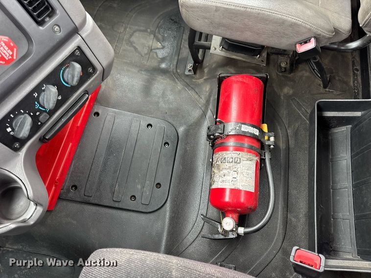 image for item DV4153 2014 Freightliner Business Class M2 semi truck