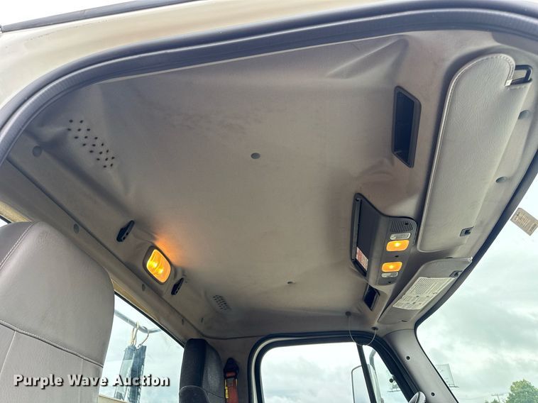 image for item DV4153 2014 Freightliner Business Class M2 semi truck