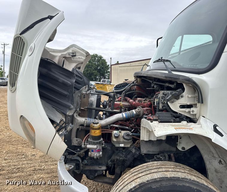 image for item DV4153 2014 Freightliner Business Class M2 semi truck