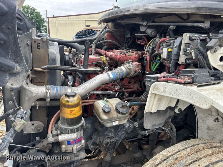 image for item DV4153 2014 Freightliner Business Class M2 semi truck