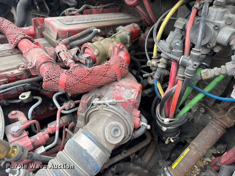 image for item DV4153 2014 Freightliner Business Class M2 semi truck