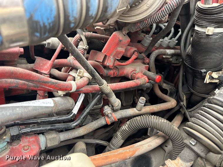 image for item DV4153 2014 Freightliner Business Class M2 semi truck