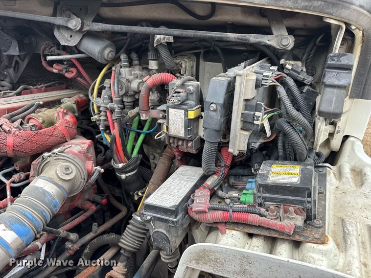 image for item DV4153 2014 Freightliner Business Class M2 semi truck