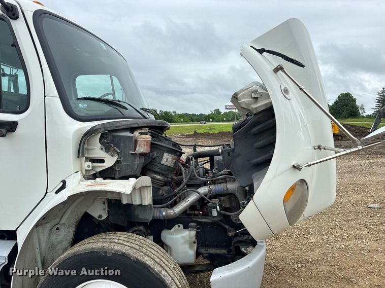 image for item DV4153 2014 Freightliner Business Class M2 semi truck