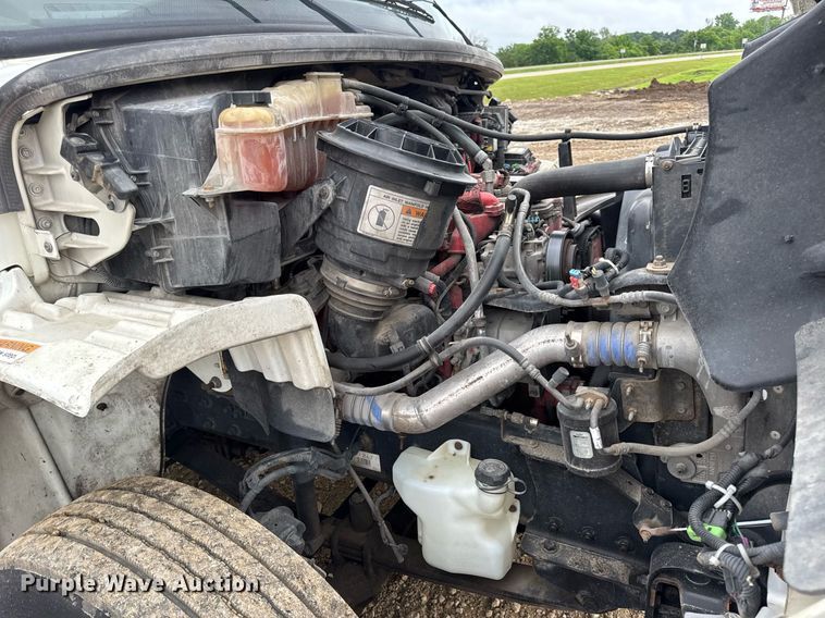 image for item DV4153 2014 Freightliner Business Class M2 semi truck