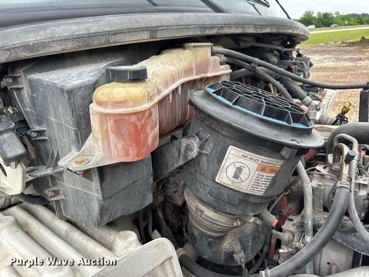 image for item DV4153 2014 Freightliner Business Class M2 semi truck