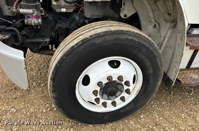 image for item DV4153 2014 Freightliner Business Class M2 semi truck