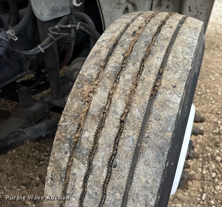 image for item DV4153 2014 Freightliner Business Class M2 semi truck