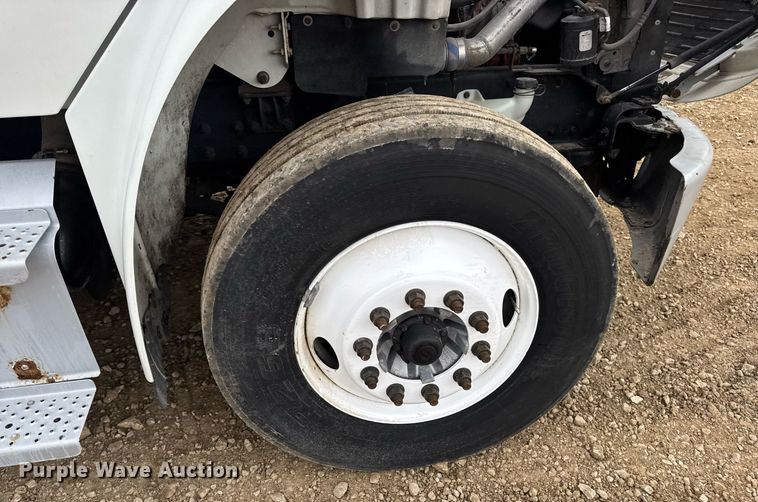 image for item DV4153 2014 Freightliner Business Class M2 semi truck