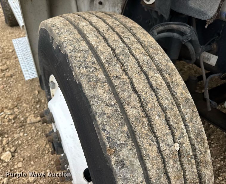 image for item DV4153 2014 Freightliner Business Class M2 semi truck