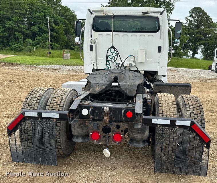 image for item DV4154 2015 Freightliner Business Class M2 semi truck