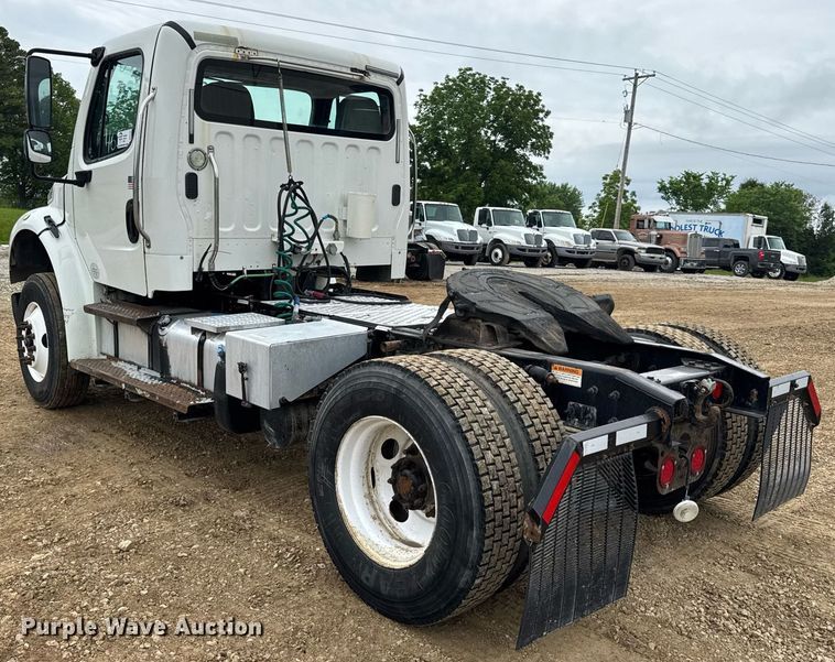 image for item DV4154 2015 Freightliner Business Class M2 semi truck