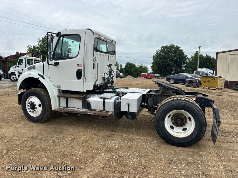 image for item DV4154 2015 Freightliner Business Class M2 semi truck