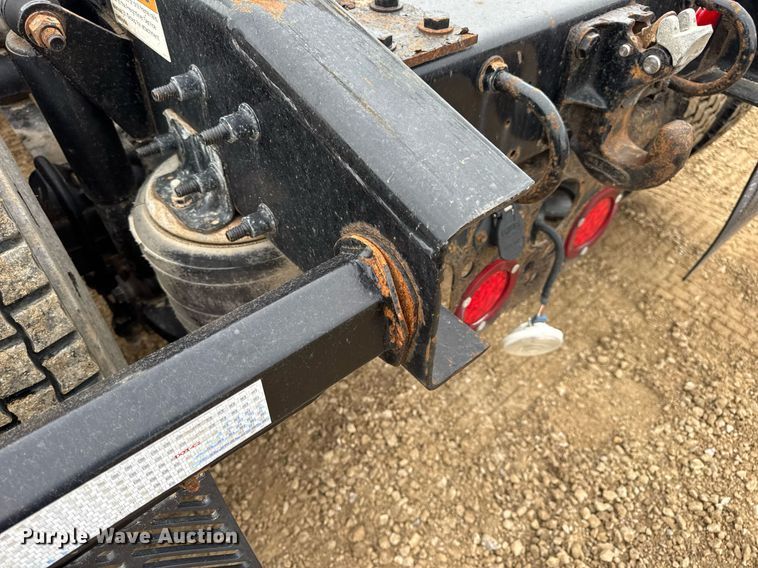 image for item DV4154 2015 Freightliner Business Class M2 semi truck