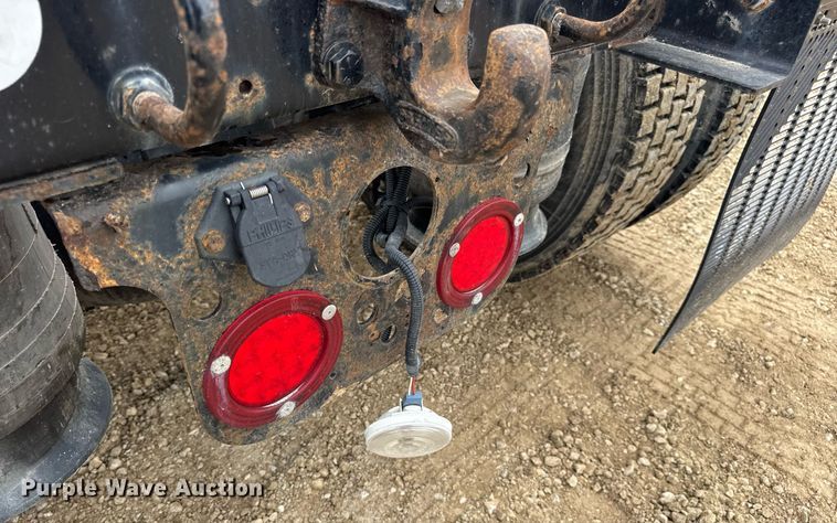 image for item DV4154 2015 Freightliner Business Class M2 semi truck