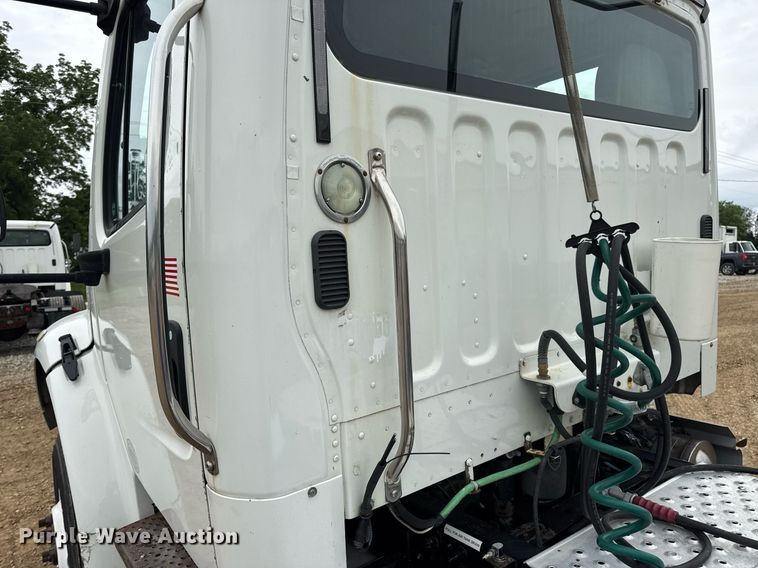 image for item DV4154 2015 Freightliner Business Class M2 semi truck