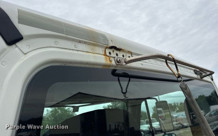 image for item DV4154 2015 Freightliner Business Class M2 semi truck