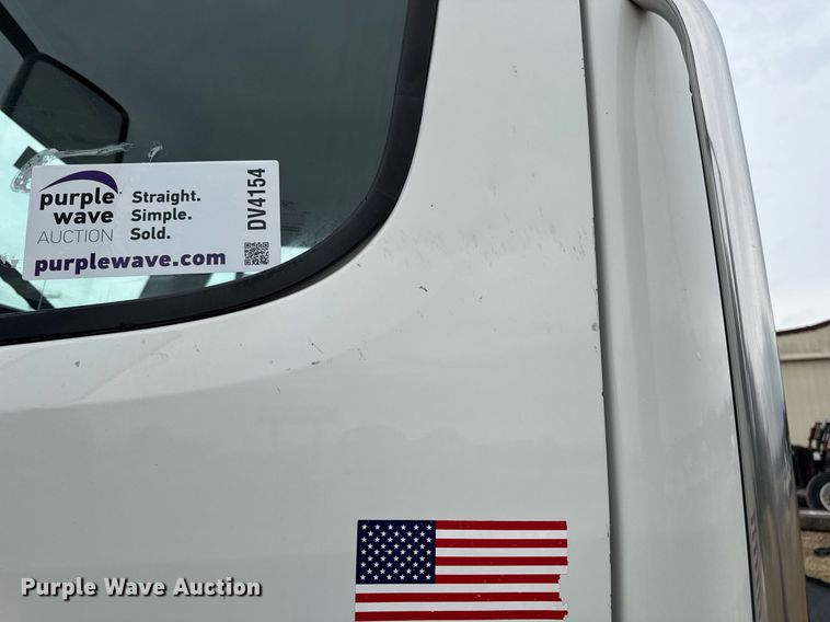 image for item DV4154 2015 Freightliner Business Class M2 semi truck