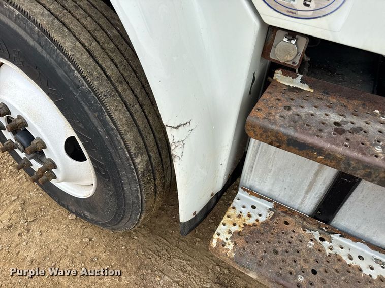 image for item DV4154 2015 Freightliner Business Class M2 semi truck