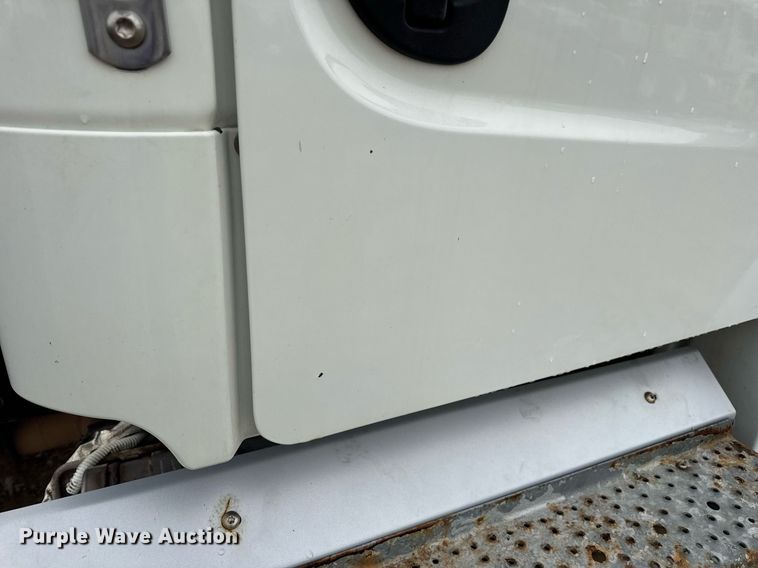 image for item DV4154 2015 Freightliner Business Class M2 semi truck