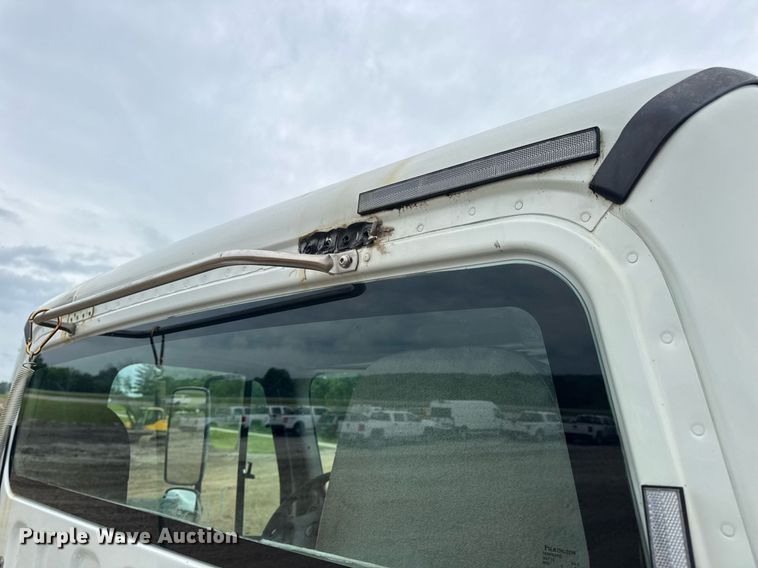 image for item DV4154 2015 Freightliner Business Class M2 semi truck