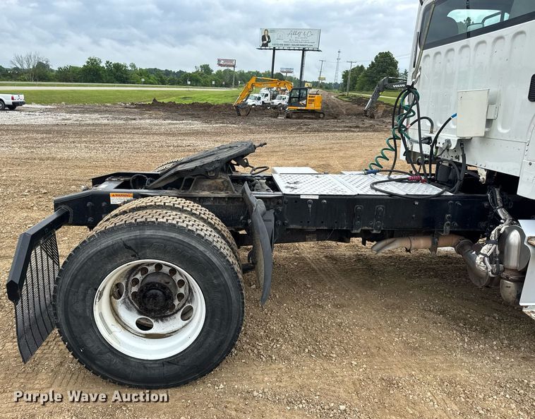 image for item DV4154 2015 Freightliner Business Class M2 semi truck