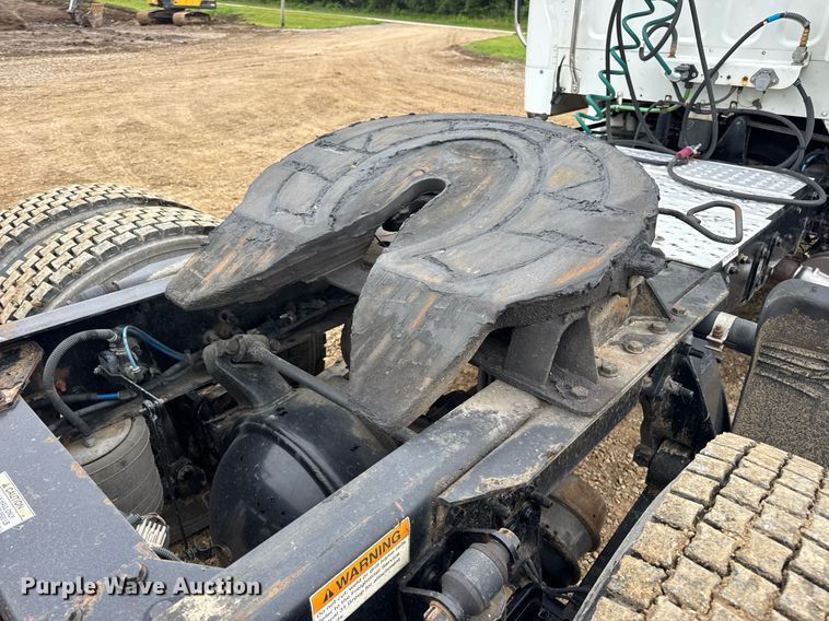 image for item DV4154 2015 Freightliner Business Class M2 semi truck