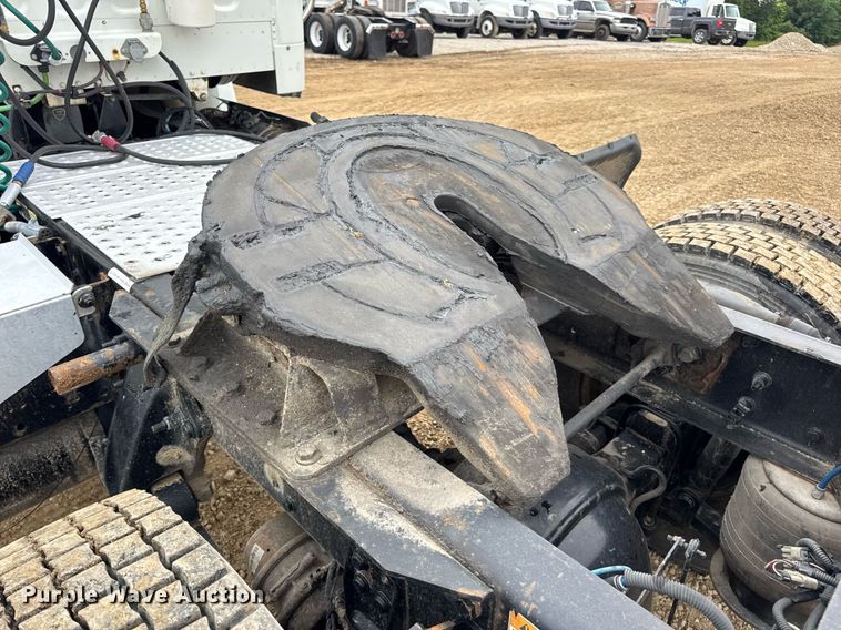 image for item DV4154 2015 Freightliner Business Class M2 semi truck