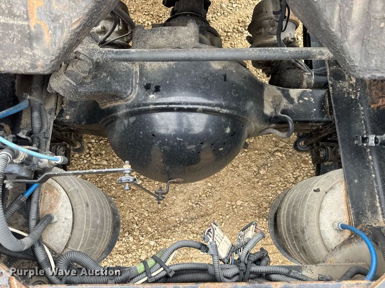 image for item DV4154 2015 Freightliner Business Class M2 semi truck