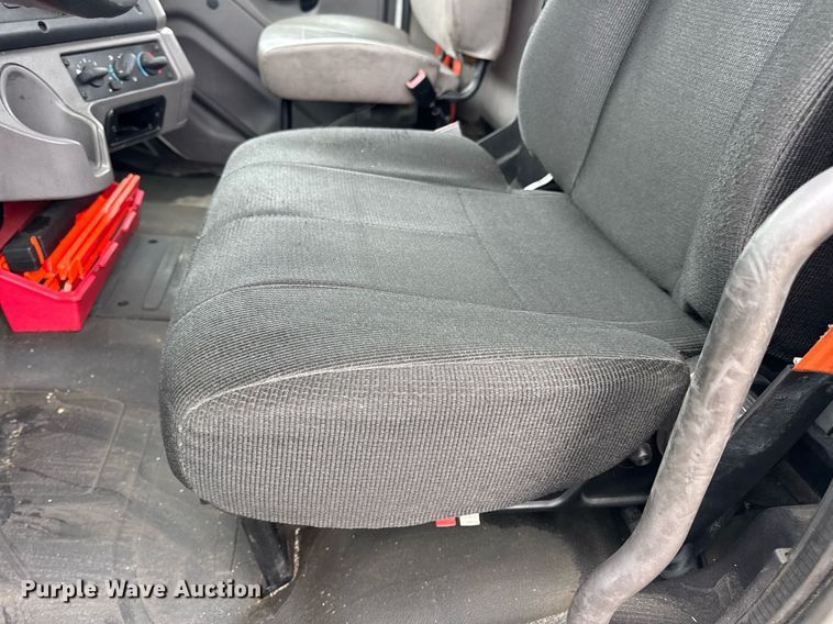 image for item DV4154 2015 Freightliner Business Class M2 semi truck