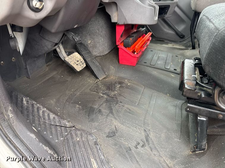 image for item DV4154 2015 Freightliner Business Class M2 semi truck