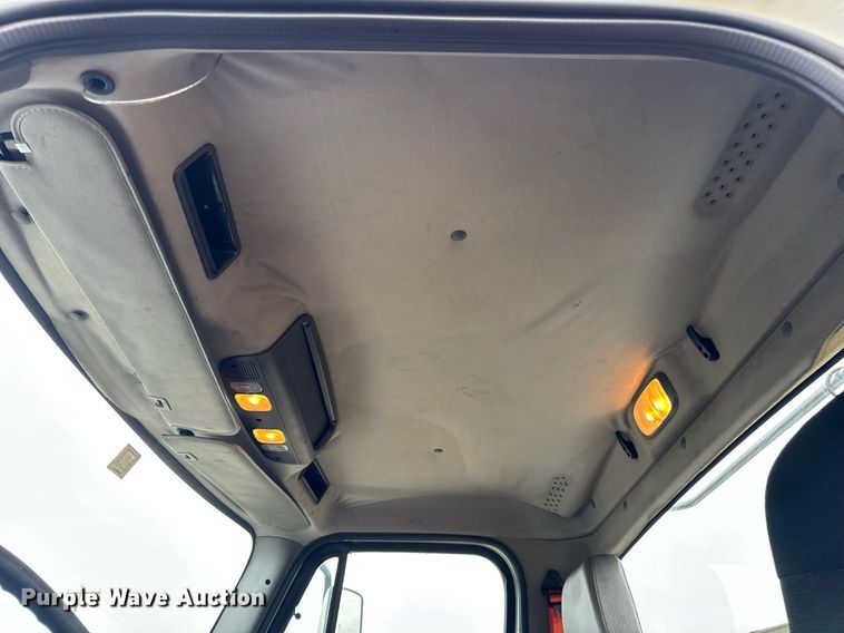 image for item DV4154 2015 Freightliner Business Class M2 semi truck