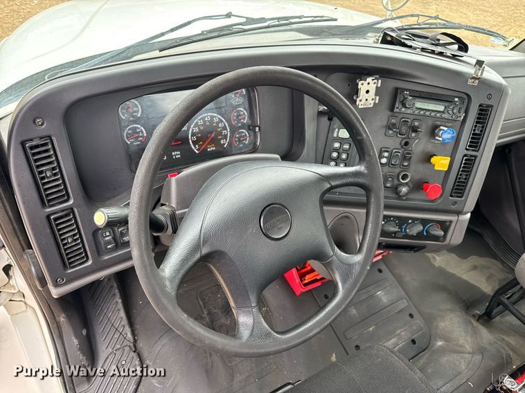 image for item DV4154 2015 Freightliner Business Class M2 semi truck