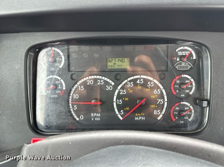 image for item DV4154 2015 Freightliner Business Class M2 semi truck