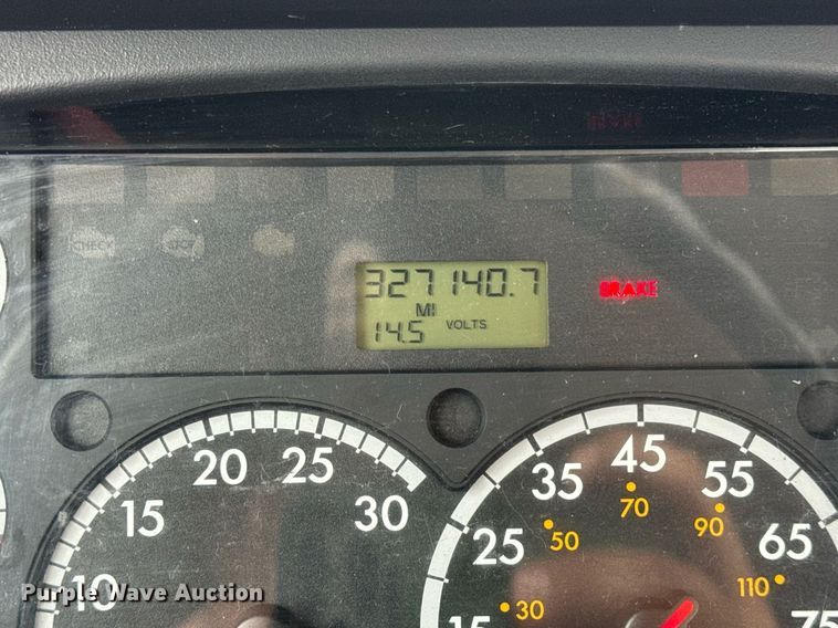 image for item DV4154 2015 Freightliner Business Class M2 semi truck