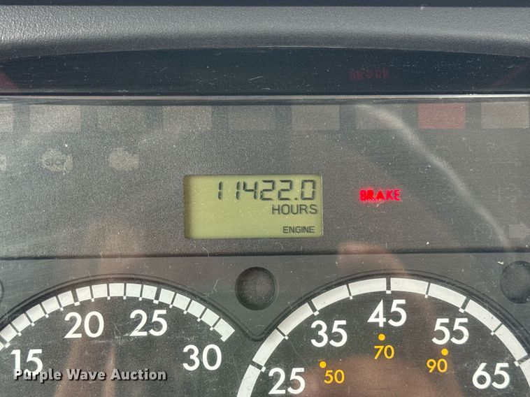 image for item DV4154 2015 Freightliner Business Class M2 semi truck