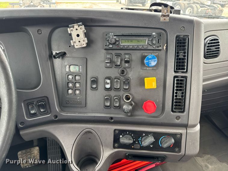 image for item DV4154 2015 Freightliner Business Class M2 semi truck