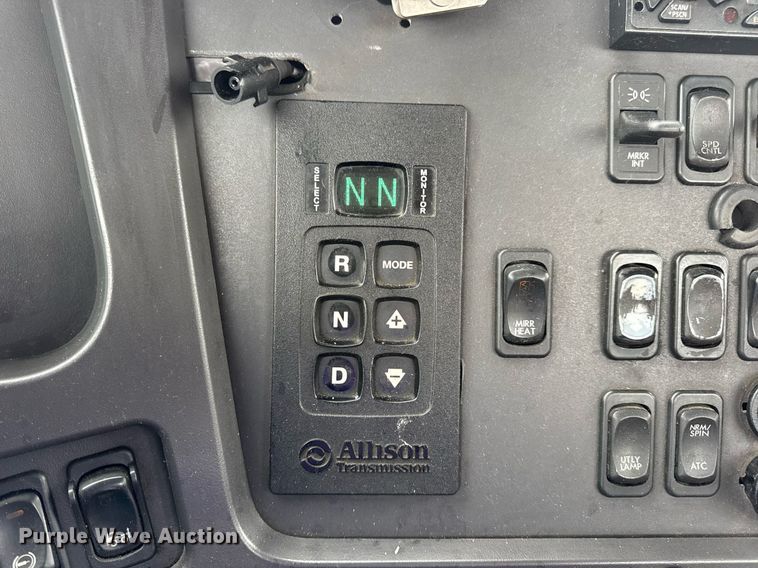 image for item DV4154 2015 Freightliner Business Class M2 semi truck