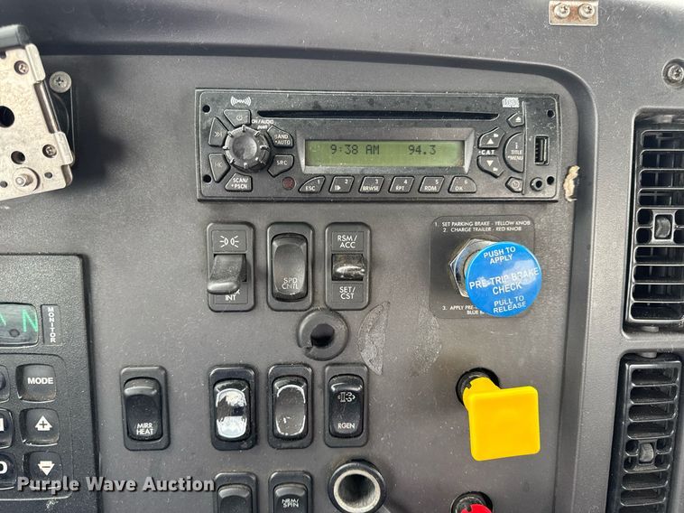 image for item DV4154 2015 Freightliner Business Class M2 semi truck