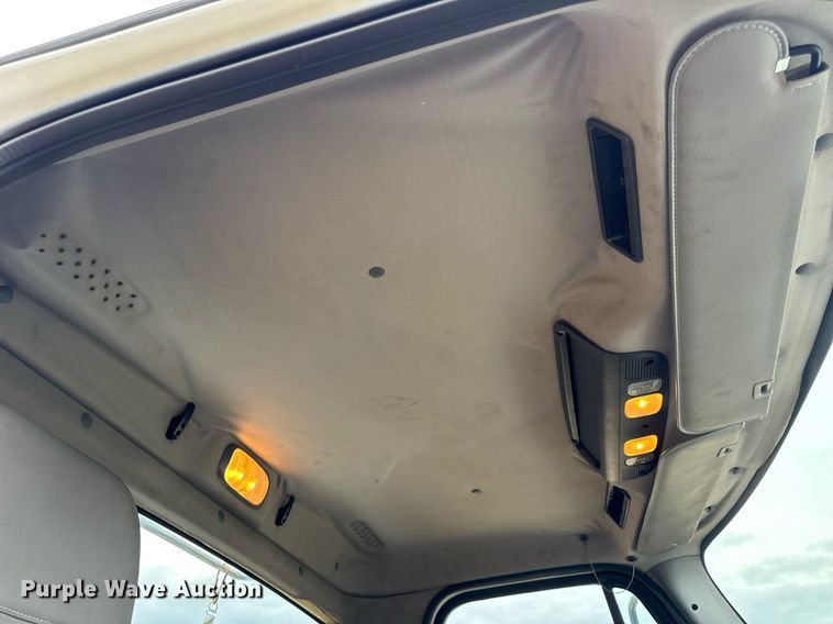 image for item DV4154 2015 Freightliner Business Class M2 semi truck