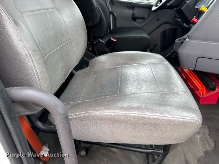 image for item DV4154 2015 Freightliner Business Class M2 semi truck