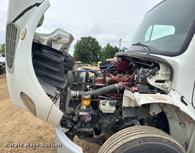 image for item DV4154 2015 Freightliner Business Class M2 semi truck