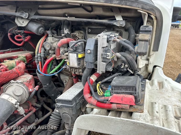 image for item DV4154 2015 Freightliner Business Class M2 semi truck