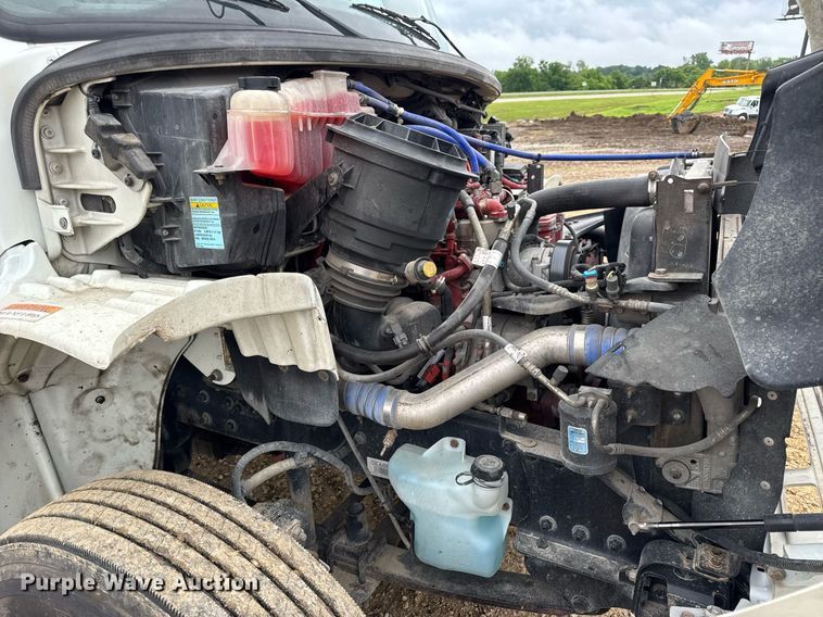 image for item DV4154 2015 Freightliner Business Class M2 semi truck