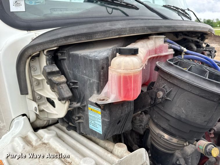 image for item DV4154 2015 Freightliner Business Class M2 semi truck