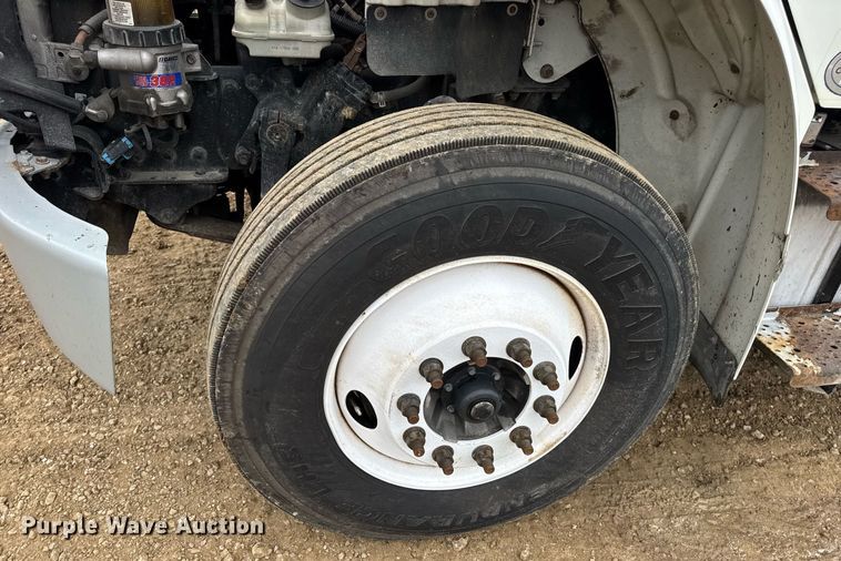 image for item DV4154 2015 Freightliner Business Class M2 semi truck