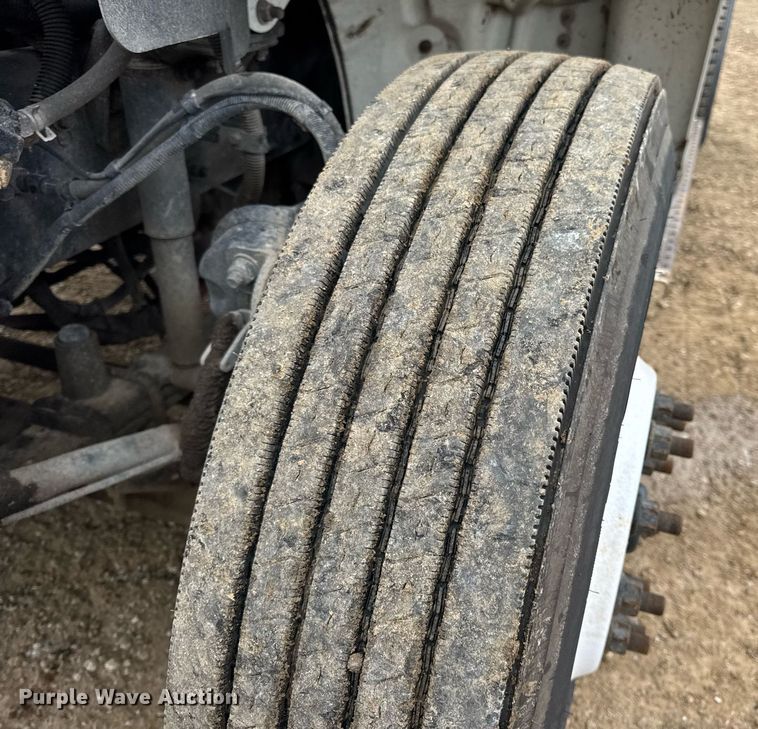 image for item DV4154 2015 Freightliner Business Class M2 semi truck