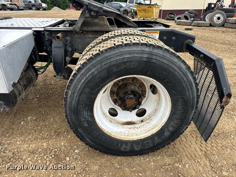 image for item DV4154 2015 Freightliner Business Class M2 semi truck