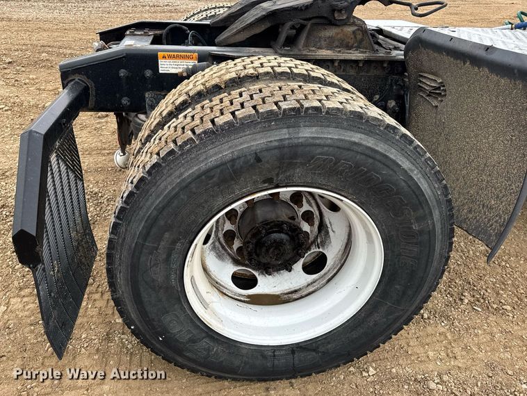 image for item DV4154 2015 Freightliner Business Class M2 semi truck