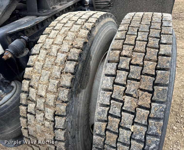 image for item DV4154 2015 Freightliner Business Class M2 semi truck